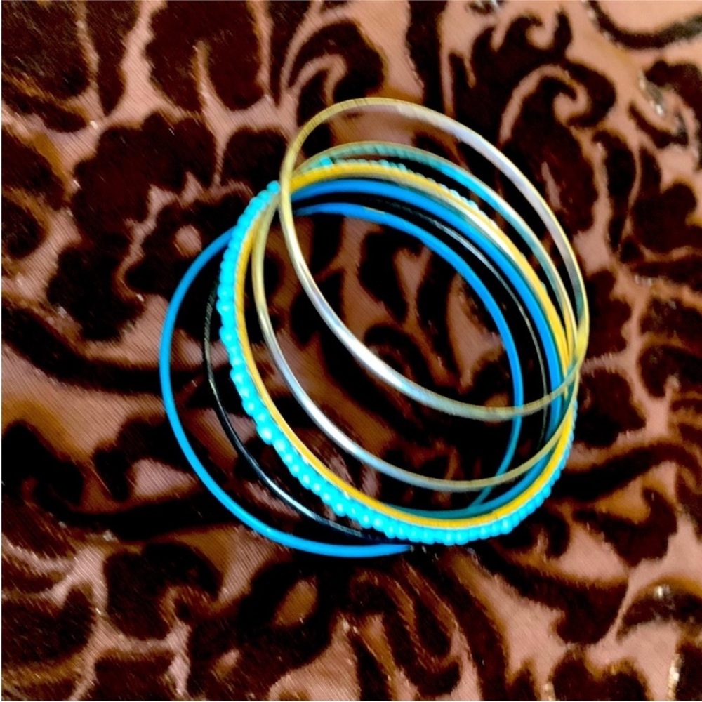 Women bracelet six pieces